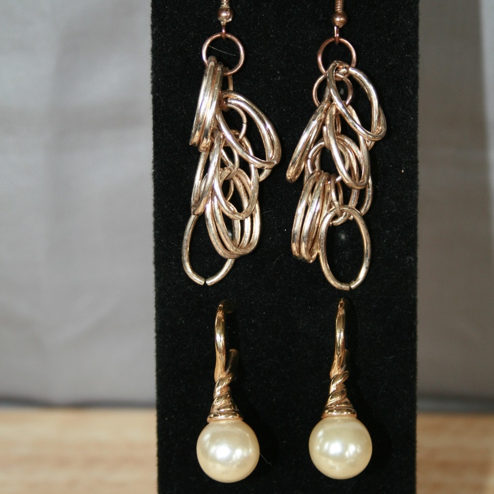 2 pair of Earrings